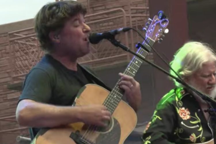 The String Cheese Incident & Keller Williams Perform ‘Best Feeling’ At Red Rocks: Pro-Shot Video