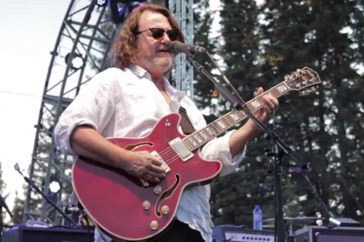 Watch Widespread Panic Perform ‘Heroes,’ ‘Junior’ & ‘Chunk Of Coal’ At Grand Targhee Resort In 2011